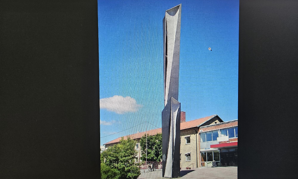 14 meter hög skulptur av aluminiumplåt. Den har både svarta, matta och ljusa blanka ytor.