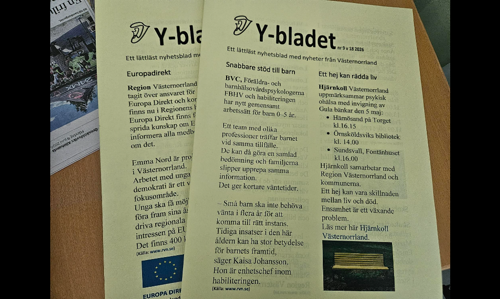 Två nummer av gula Y-bladet på skrivbordet