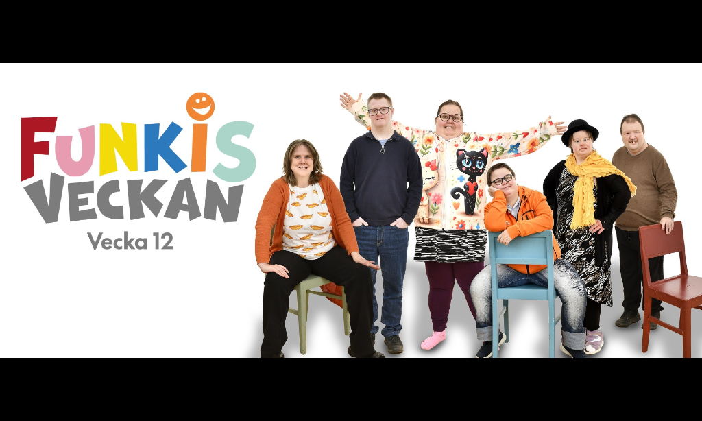 Det står FUNKISVECKAN med bokstäver i olika färger och vecka 12. Några deltagare i kursen Kulturskaparna sitter och står också på bilden