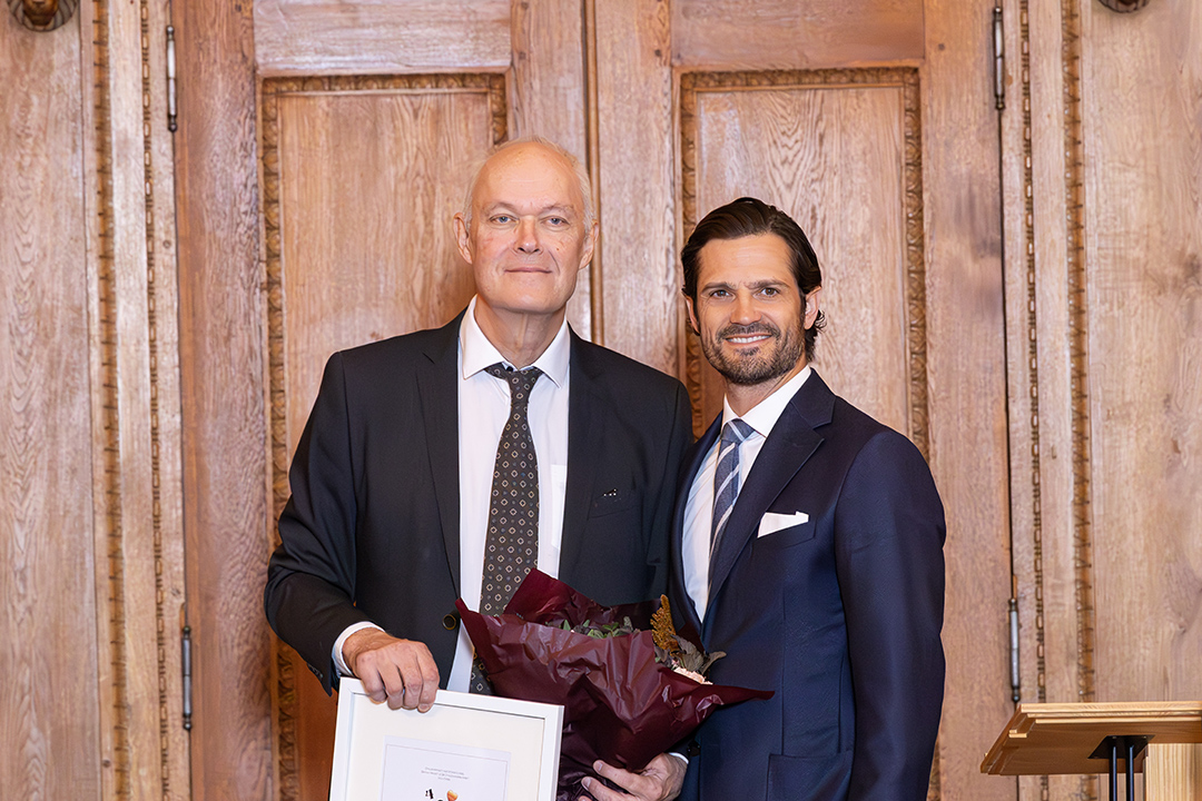 Idor Svensson får Dyslexipriset av prins Carl-Philip