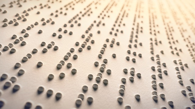 Punktskriften braille. Det är upphöjda punkter på ett papper